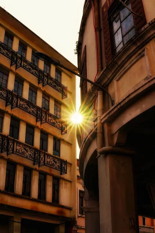 AI照片骗过大咖评委拿摄影冠军？放大10倍后，破绽藏都藏不住！
 
家人们敢信吗