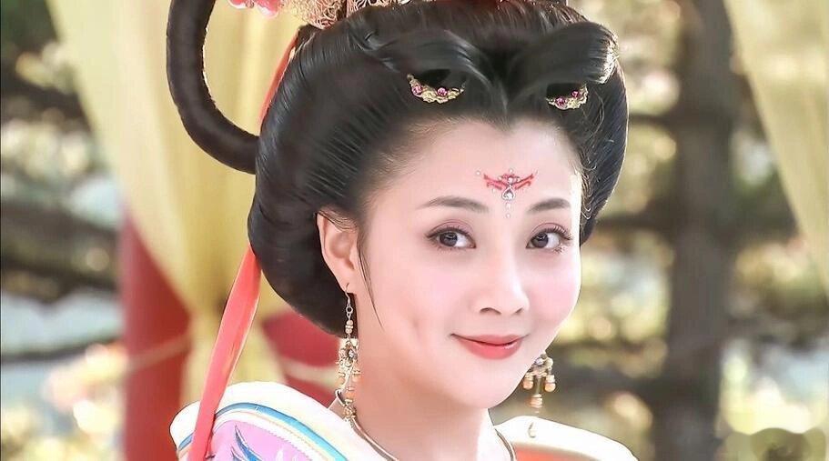殷桃原来是大满贯我对她印象最深的是《杨贵妃秘史》，每次别人盘点杨贵妃都有她，完全