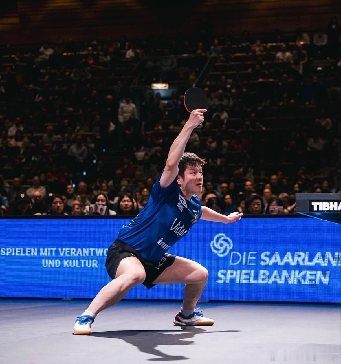 樊振东马步标准式核心之力  “也没说打乒乓球需要蹲马步啊！” 