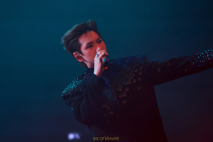 汪苏泷新应援棒汪苏泷应援棒2.0 十万伏特这个名字好酷！APP自定义灯光+心动闪