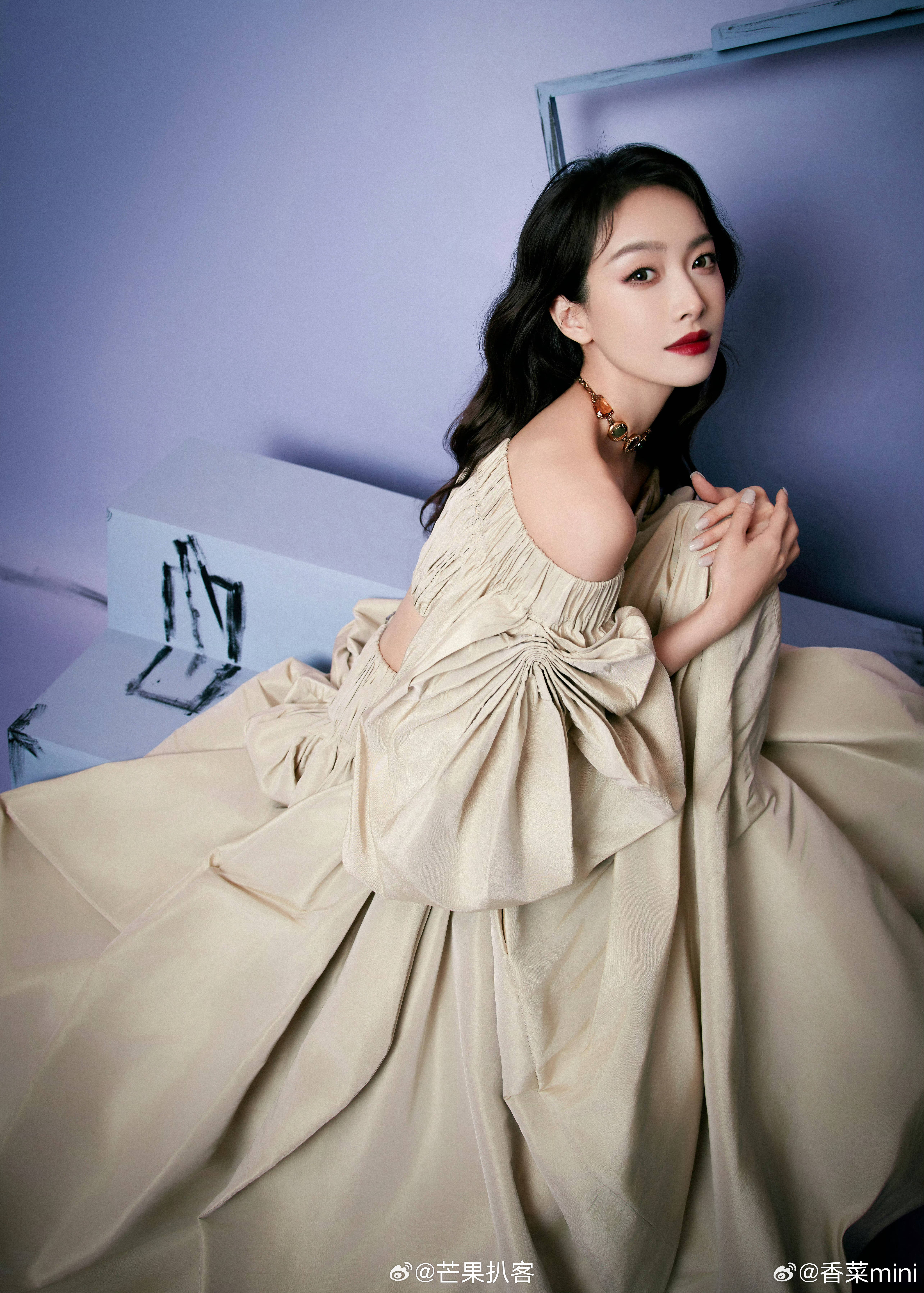 女明星VOGUE盛典造型出图 古力娜扎骨相蛮好适合这种赫本风，刘亦菲作为85花算