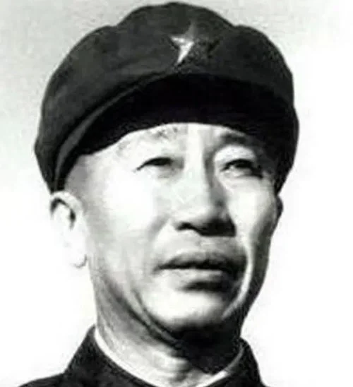 开国第一少将：“双料少将”解方将军