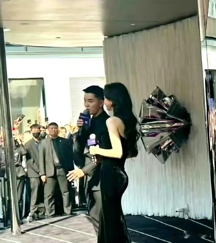 于文文身材也太翘了吧 ​​​