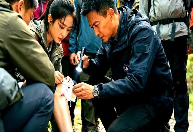 10岁女孩被菜花蛇咬伤，打了8支抗蛇毒血清后走了，原因到底为何。
这场意外，像极