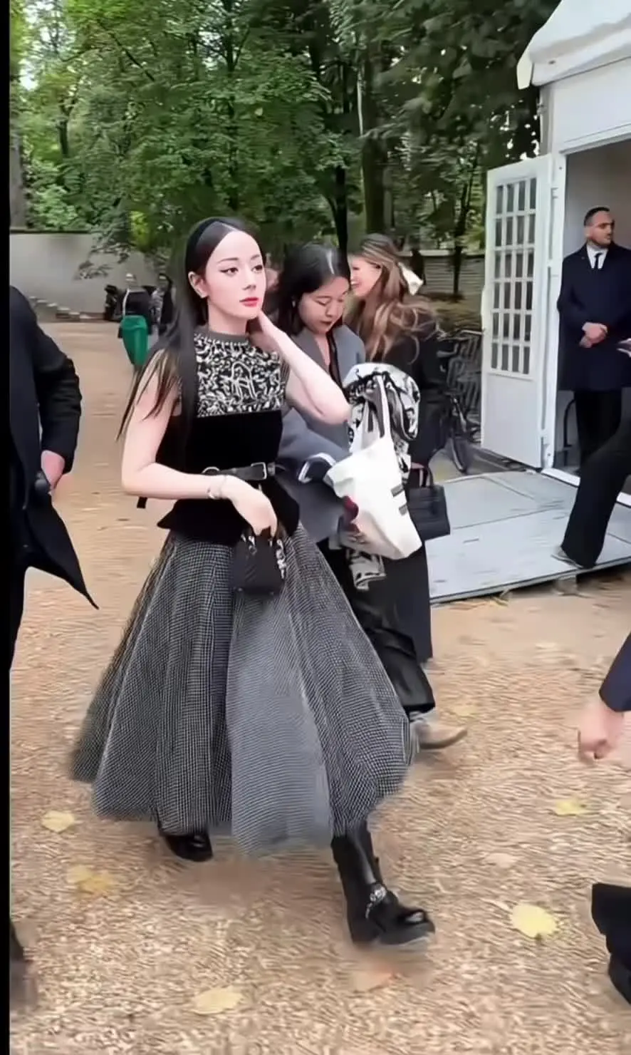 美神再次出征闪耀巴黎时装周倒计时一个月