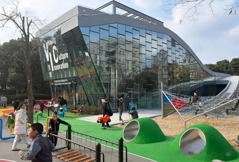 五里桥街道市民健身中心、南园滨江绿地儿友好体育园启用｜黄浦日记