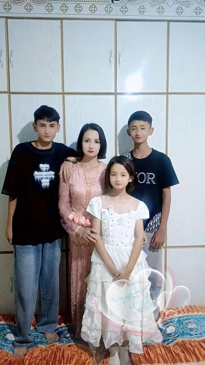 ئاياللارنىڭ ئەڭ قىممەتلىك زىبۇ زىننەتلىر