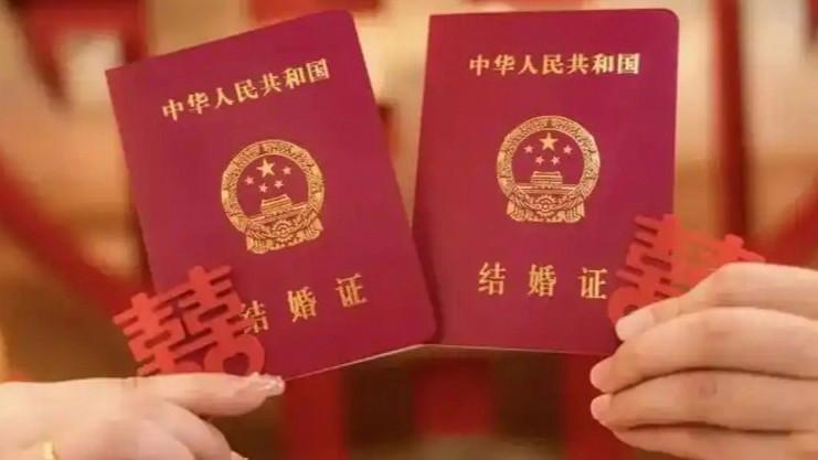 【最近刷到个新鲜事：不少地方开始给结婚的新人"发钱"了，这波操作你支持吗？】
不