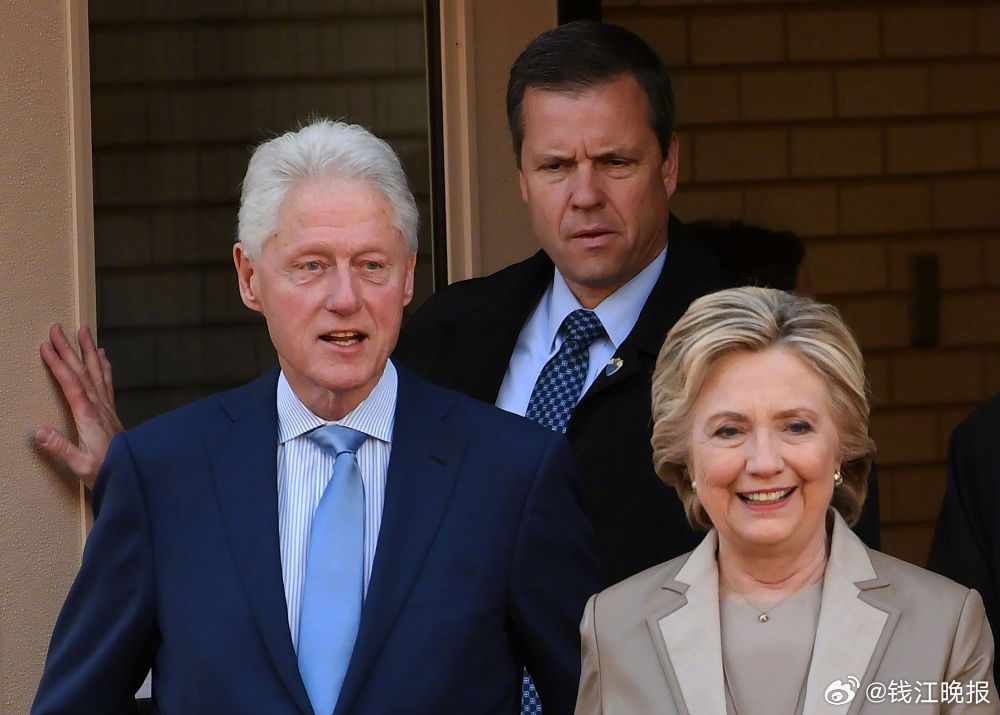 【克林顿夫妇“举起白旗”，将就爱泼斯坦案赴国会作证】#比尔盖茨回应爱泼斯坦案##