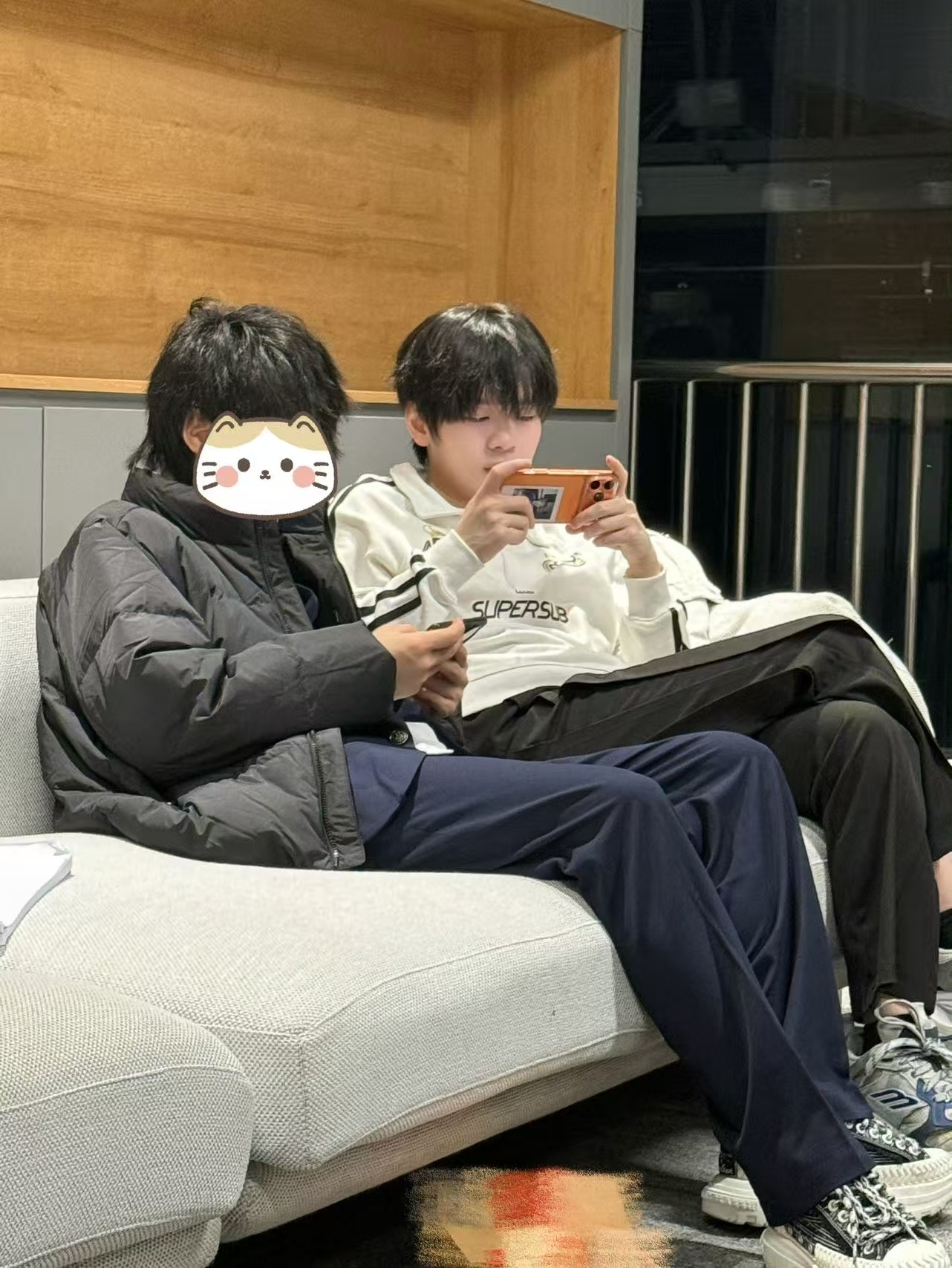诚C下班自拍照 RW诚C的下班时刻来啦！结束一天的拼搏，这份属于电竞人的下班仪式