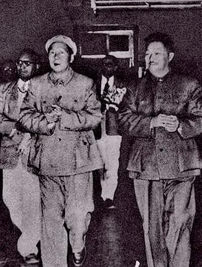 🙏请停留几秒，为伟人点个赞送朵花💐
《毛主席的体育精神》
在历史的长河中，七