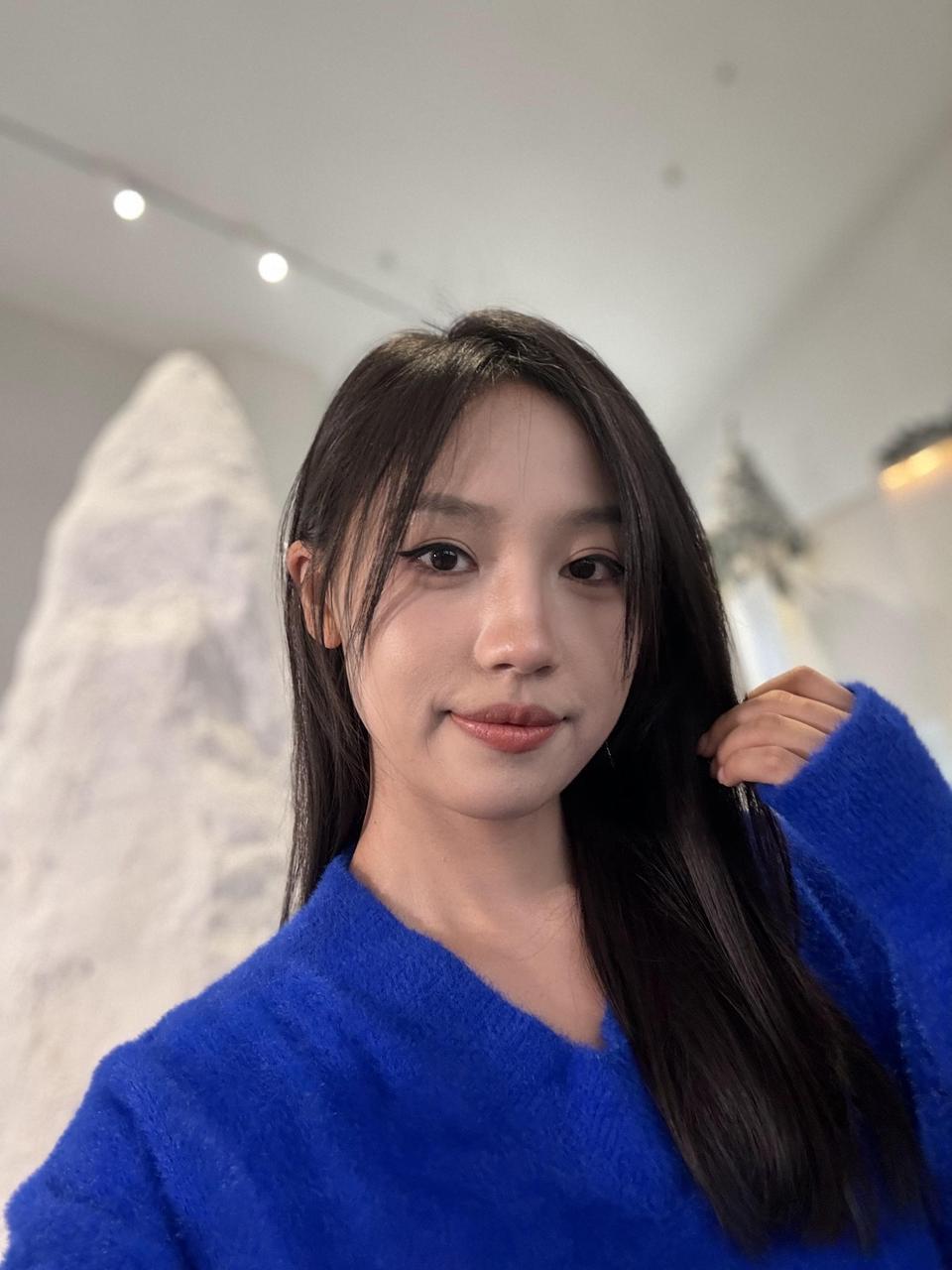 绝！连自拍都做不好，还谈什么拍照真实啊？[笑哭]每次一提自拍，好多人就在那里“大