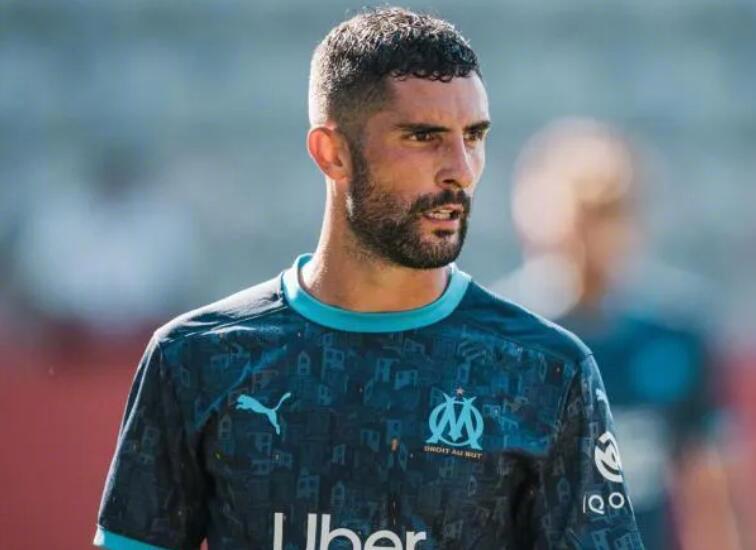 【前球员：C罗在各方面都是头野兽，没人能防住梅西的左脚】阿尔瓦罗-冈萨雷斯在Yo