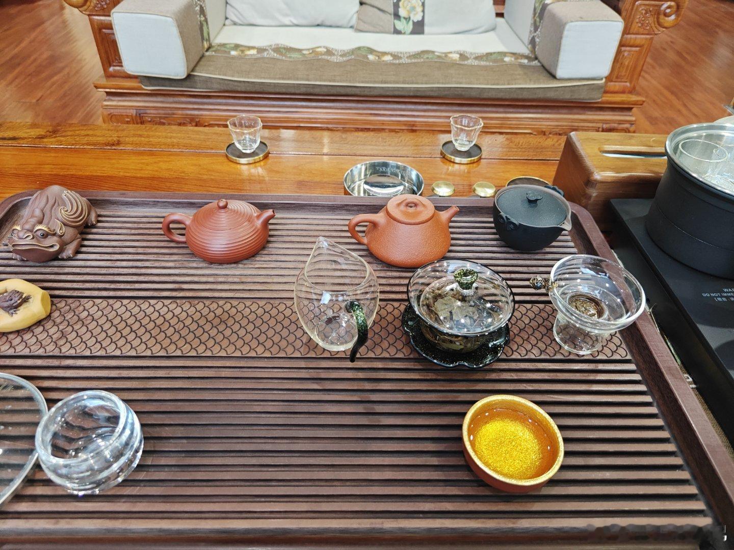 今天办公室从青岛来了两个朋友。我刚开始以为是车友过来的。翻了翻聊天记录，发现是来