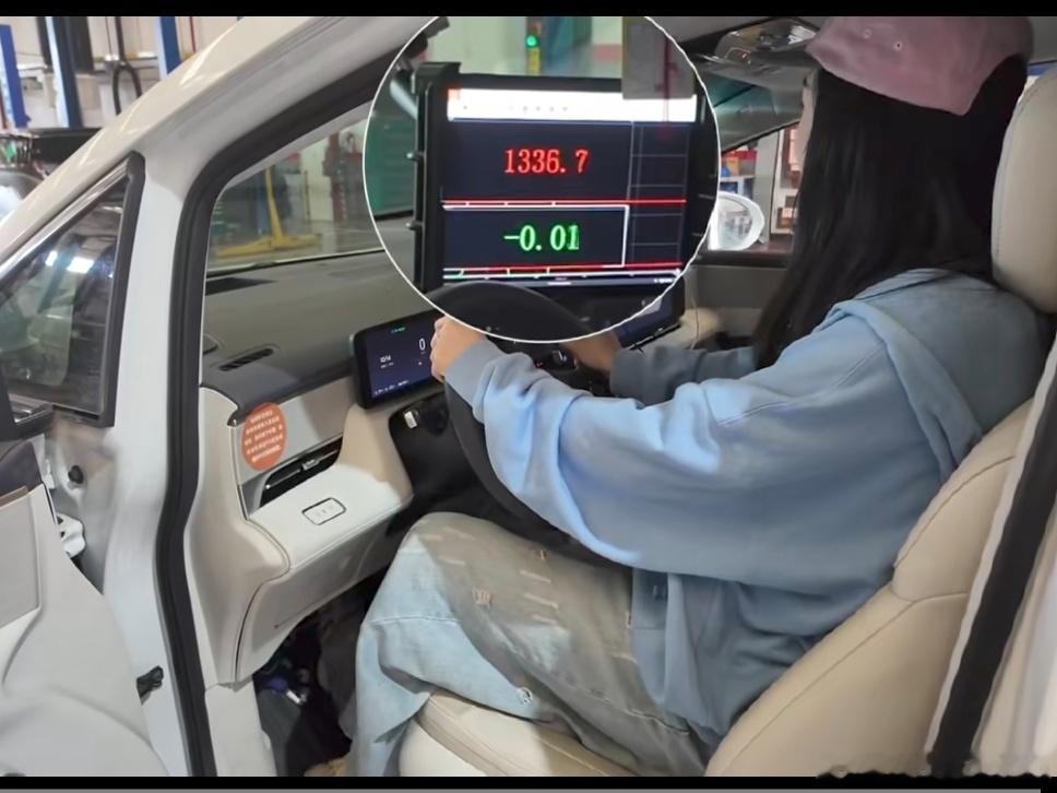 昨晚好热闹一波人把东门健男打成日本狗一波人把dcd前员工打成美国狗关键在于，批判
