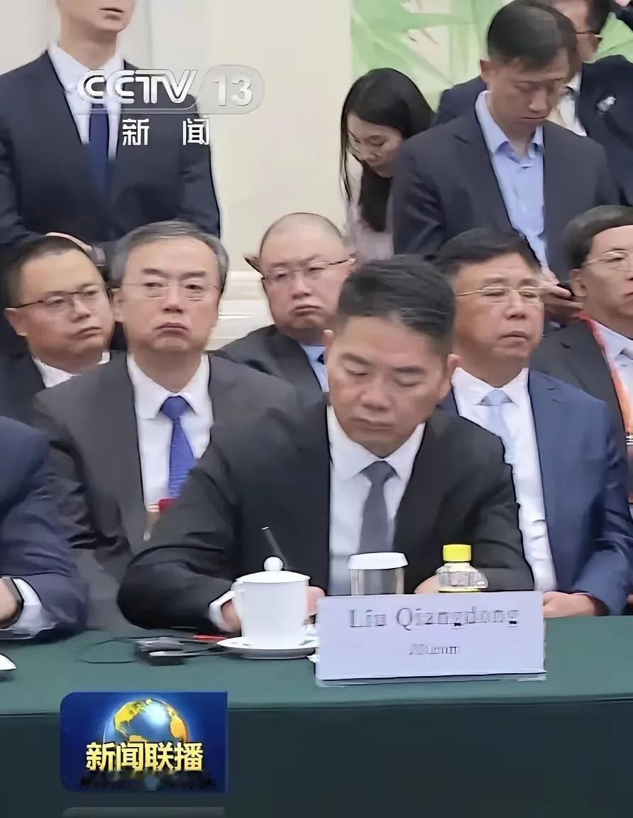 刘强东，两次在新闻联播上出现镜头画面，这透露了什么信息？

从中分析，可以透露传