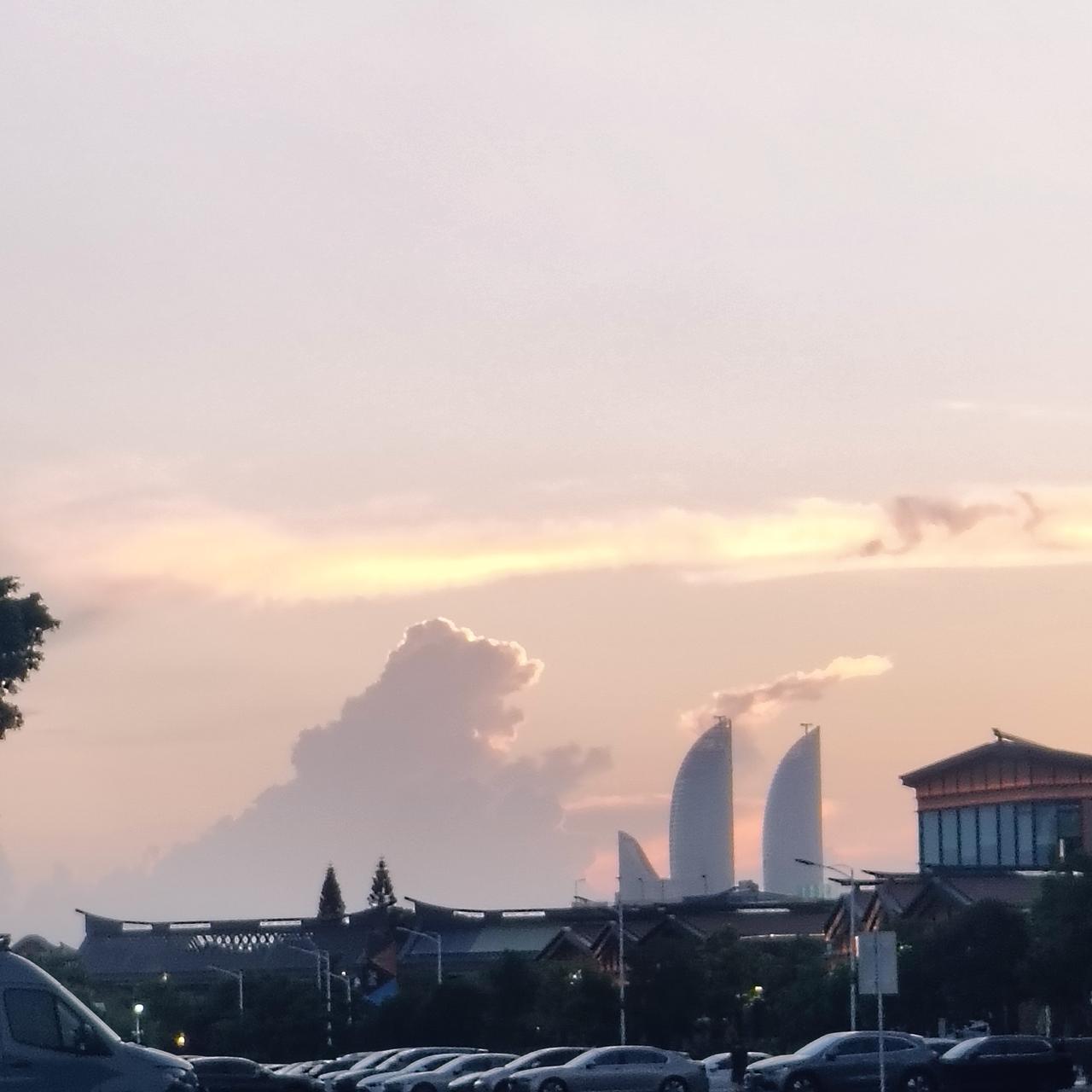 本想巴威台风没有在厦门附近登陆，也可以给我们带来一些降雨，让温度降下来，你没听到
