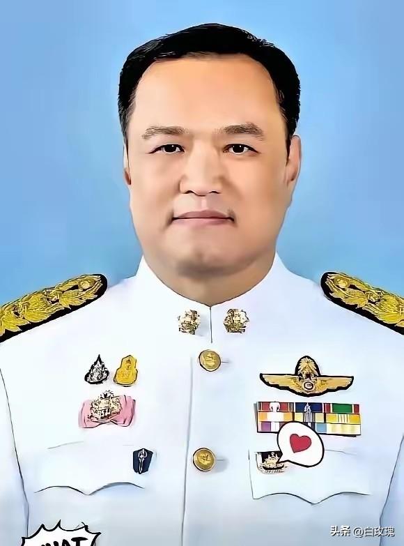 刚刚再次出任泰国总理的阿努廷，很快就用一个动作引爆舆论：他宣布把自己的座驾从劳斯