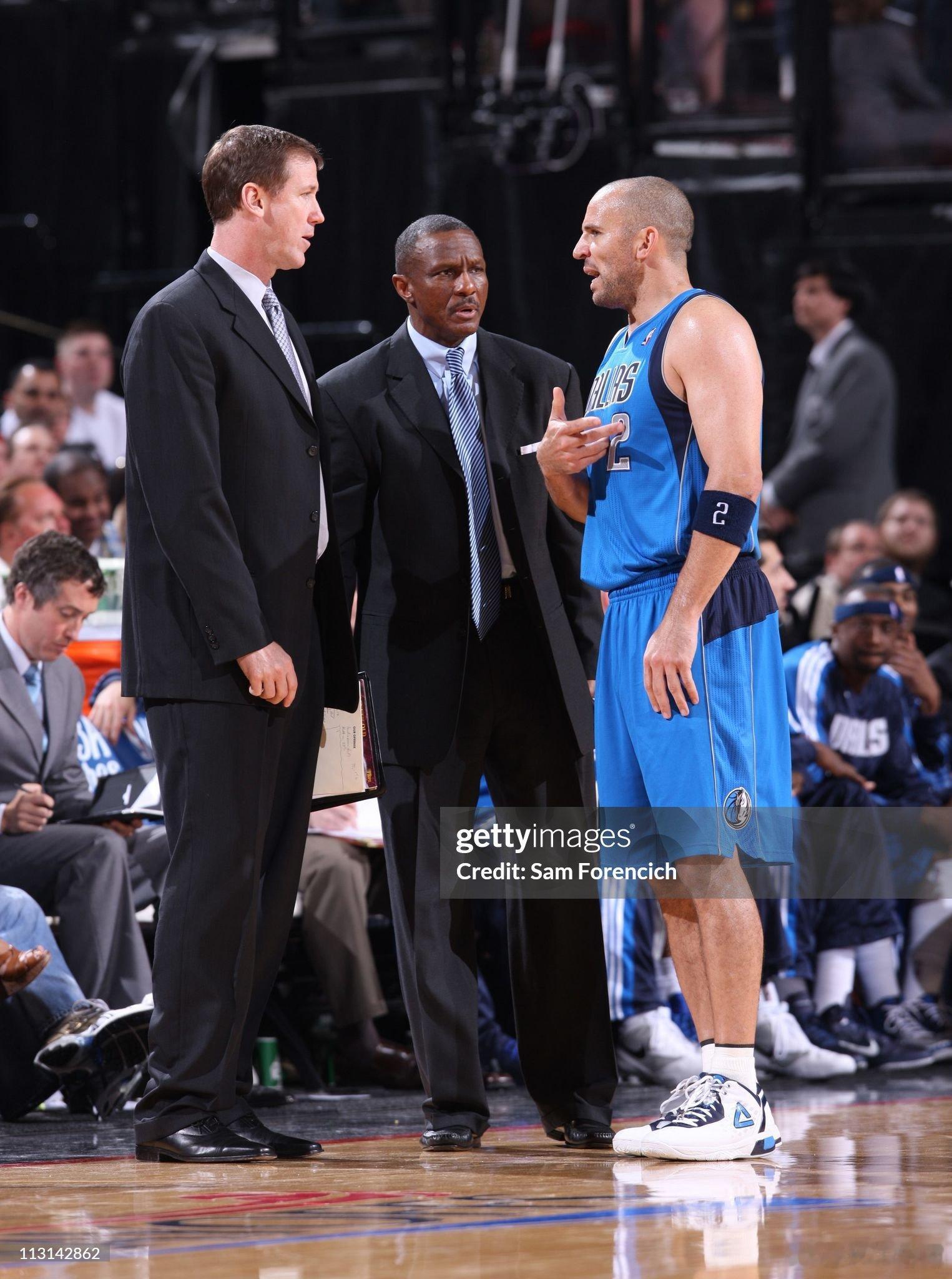 MFFL 来自Marc Stein的消息。达拉斯新主教练的人选有斯托茨、Roya