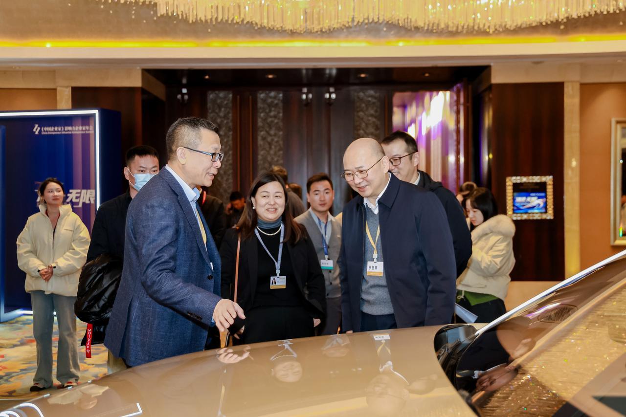2025《中国企业家》影响力年会期间，尊界S800频繁穿梭于北京各大活动场地，其