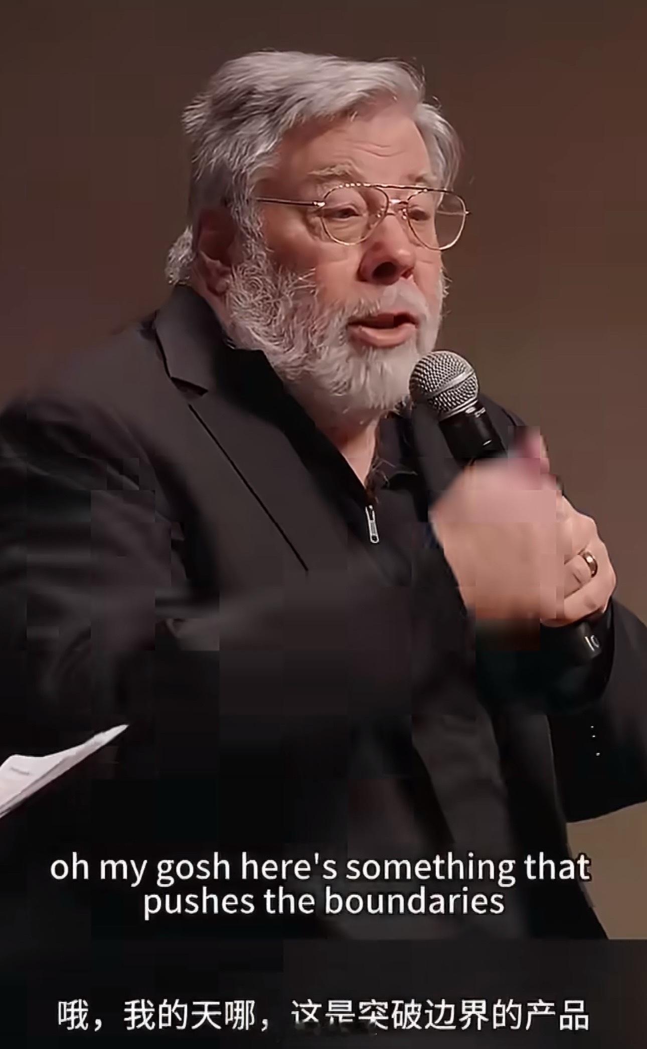 苹果创始人说手机应该有个性沃兹尼亚克的思考直击本质，手机早已不止是通讯工具。参数