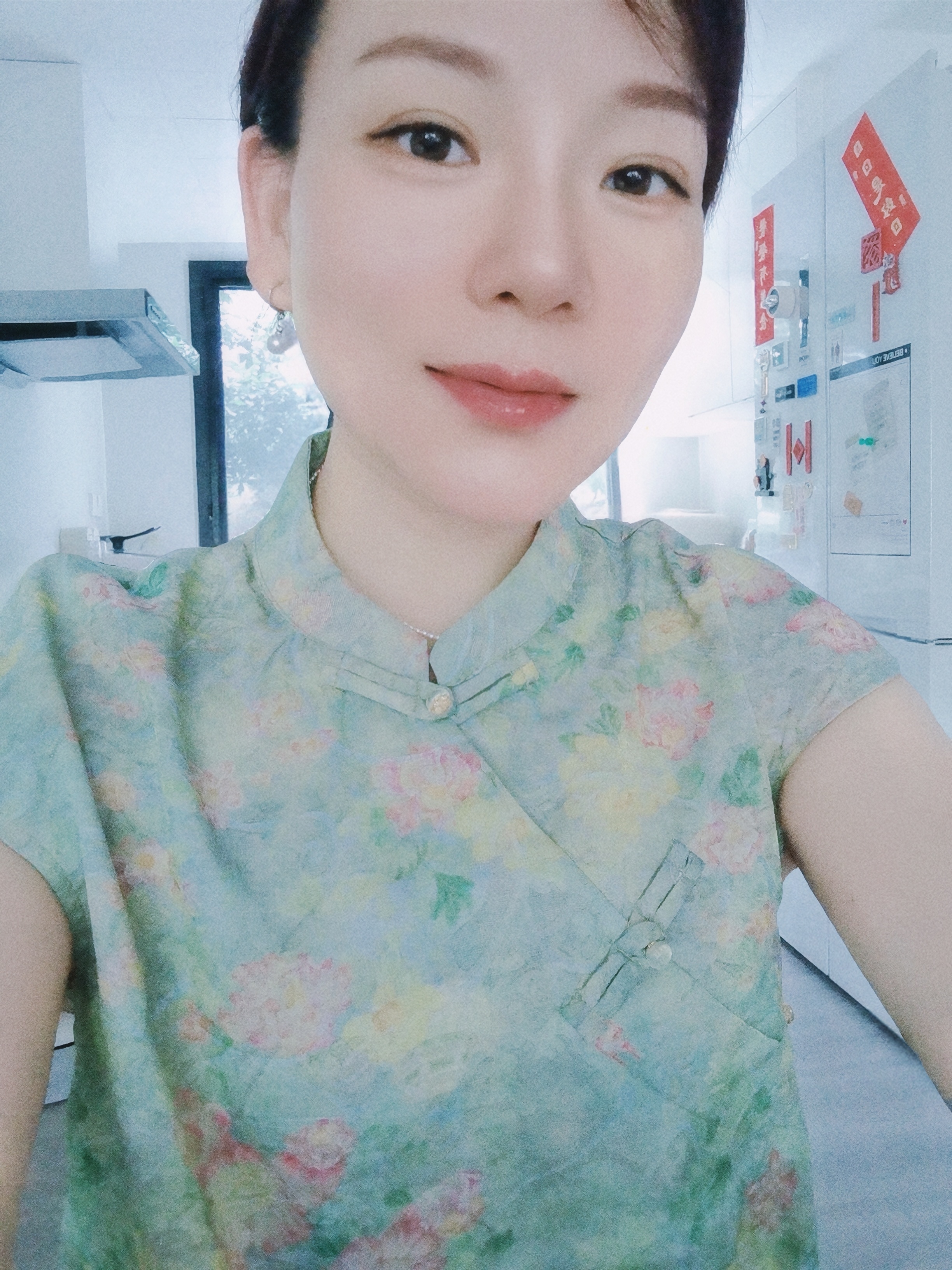 生活手记 我绿色蓝色衣服真有点多了……反正生酮15天了，脸没垮，眼窝没有凹陷