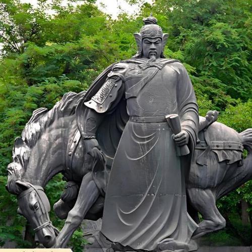 [太阳]1142年除夕夜，岳飞在临安大理寺监狱，被两根大铁棒夹碎胸膛而死，一个好