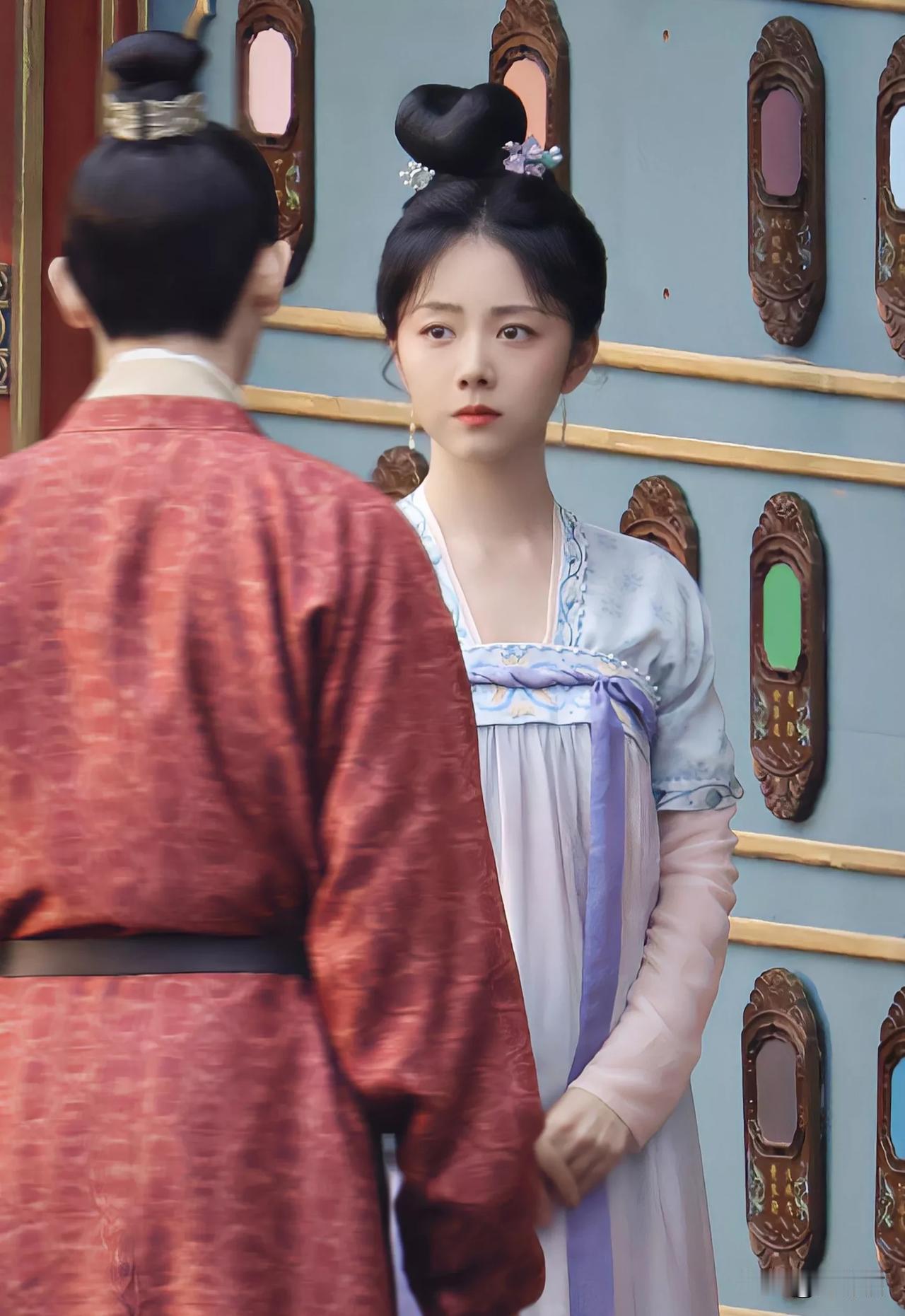 谭松韵《蜀锦人家》路透出来了!
这将是她首部一番主演的古装剧。
虽然谭松韵已经出