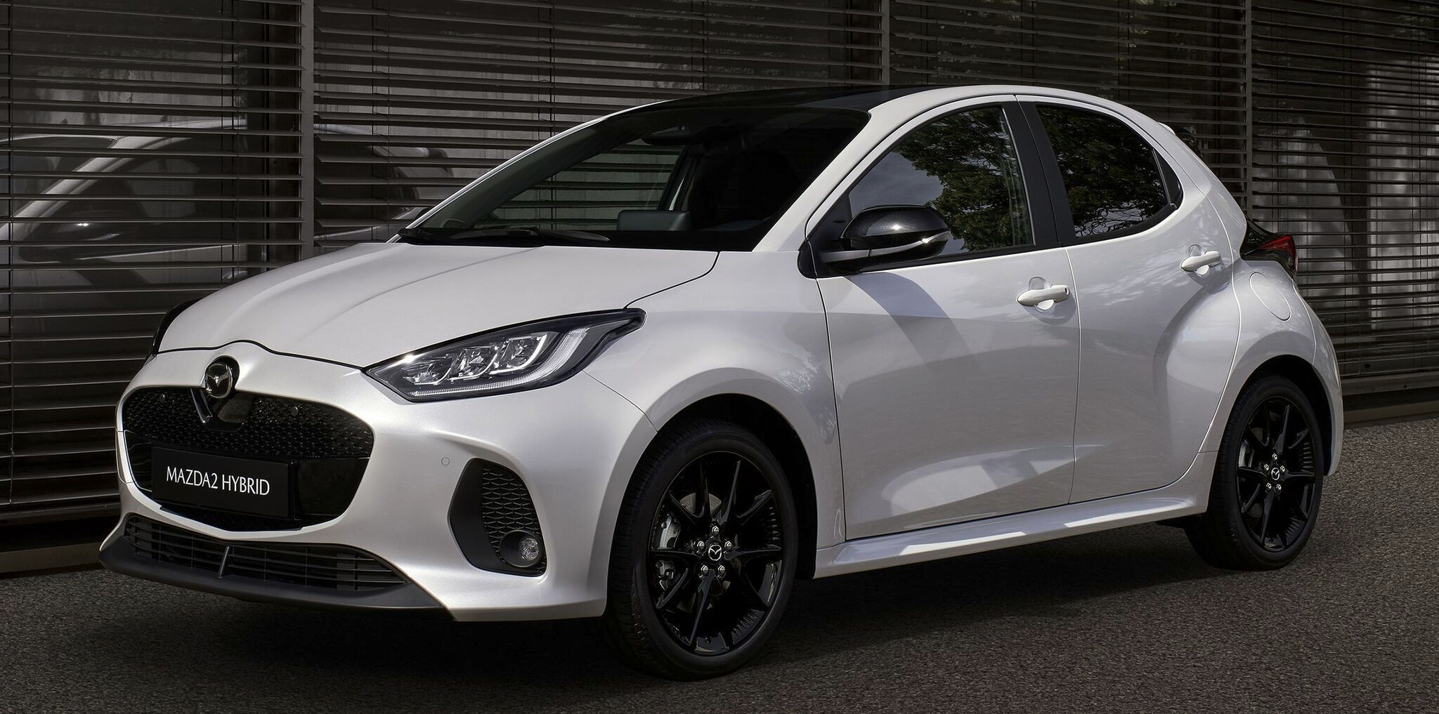 虽说#马自达2# 不再国产了，但新款混动版Mazda2真是很萌宠啊 ​​​
