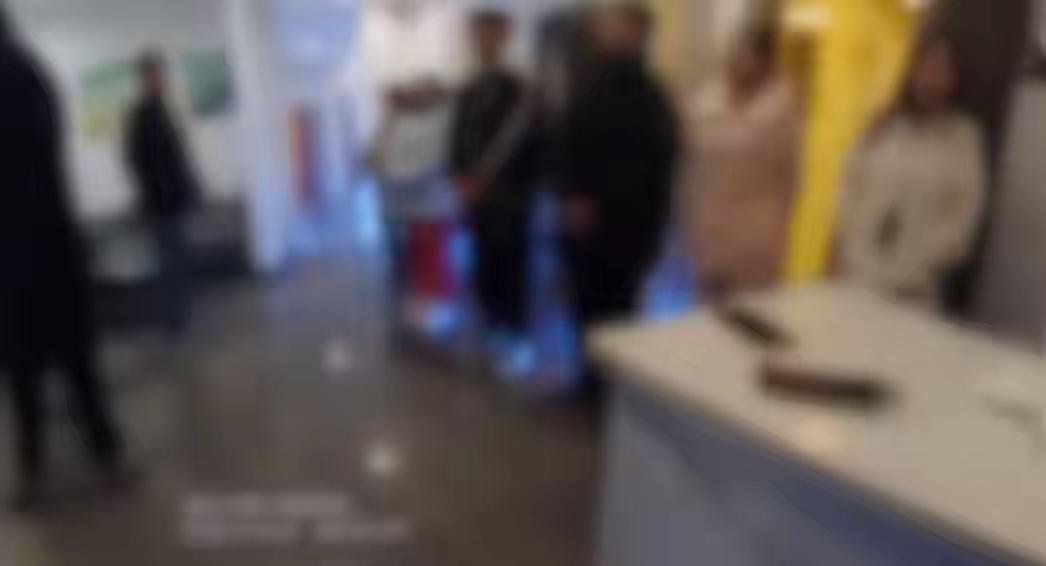 四川德阳中江洗浴中心深夜被端，14人衣衫不整被抓现场曝光！网友怒问：为何总有人铤