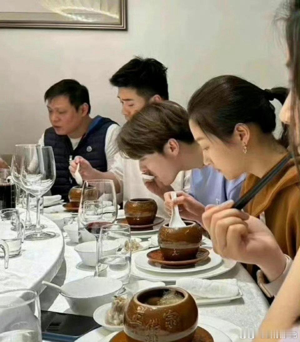 从连续7年卡点到连续2年沉默一鹿彤行七年仪式感终结鹿晗 关晓彤我们记住了每一年的