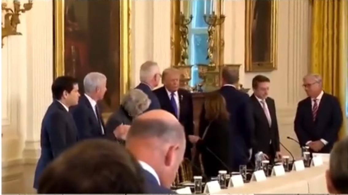 特朗普“破防”警告石油高管：不投资委内瑞拉，就换人！

当地时间一月九日，据路透