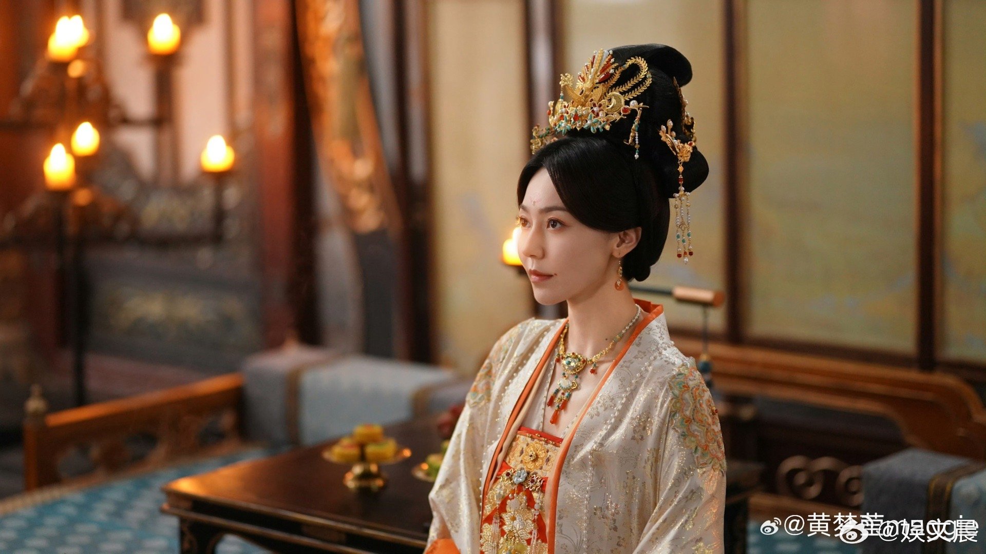 御赐小仵作2明显有钱了 慧妃一出场就觉得眼熟，仔细一看居然是黄梦莹！端庄大气的扮