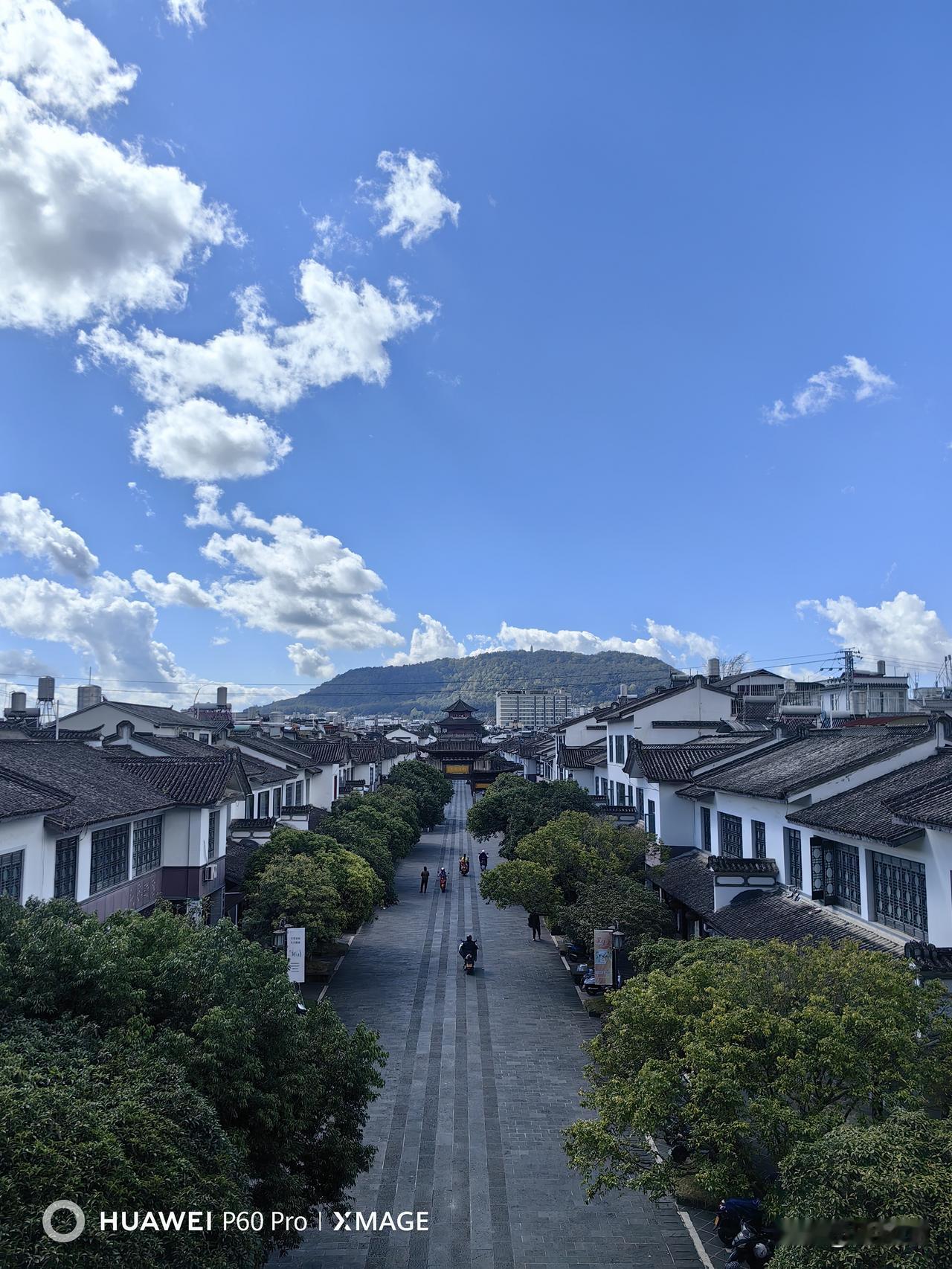 男女之间最舒服的关系，是无需刻意讨好，不必伪装自己。你懂我的欲言又止，我知你的言