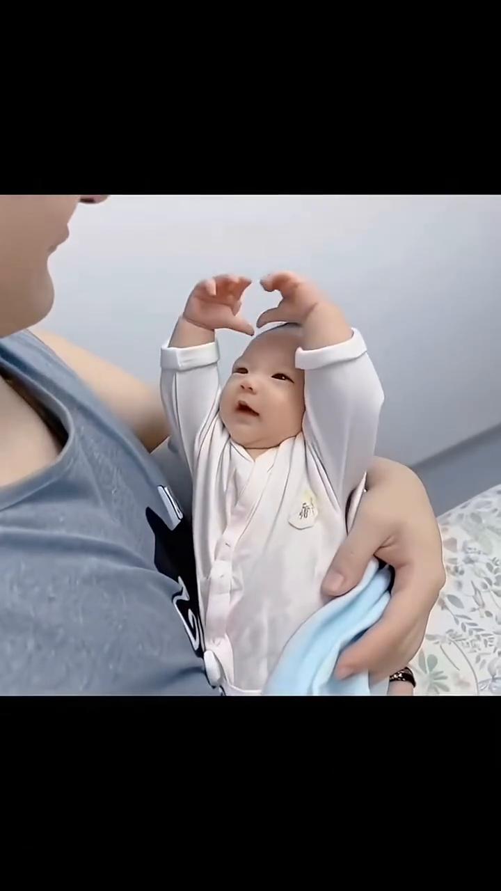 深情对视，上辈子的小情人。
深情对视，上辈子的小情人。