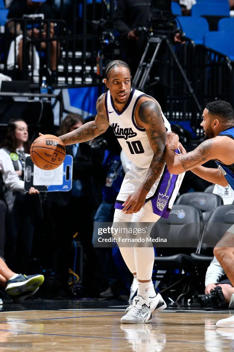 今日著名记者沙姆斯谈到了金州勇士在巴特勒受伤，交易目标变成了国王前锋德罗赞。勇士