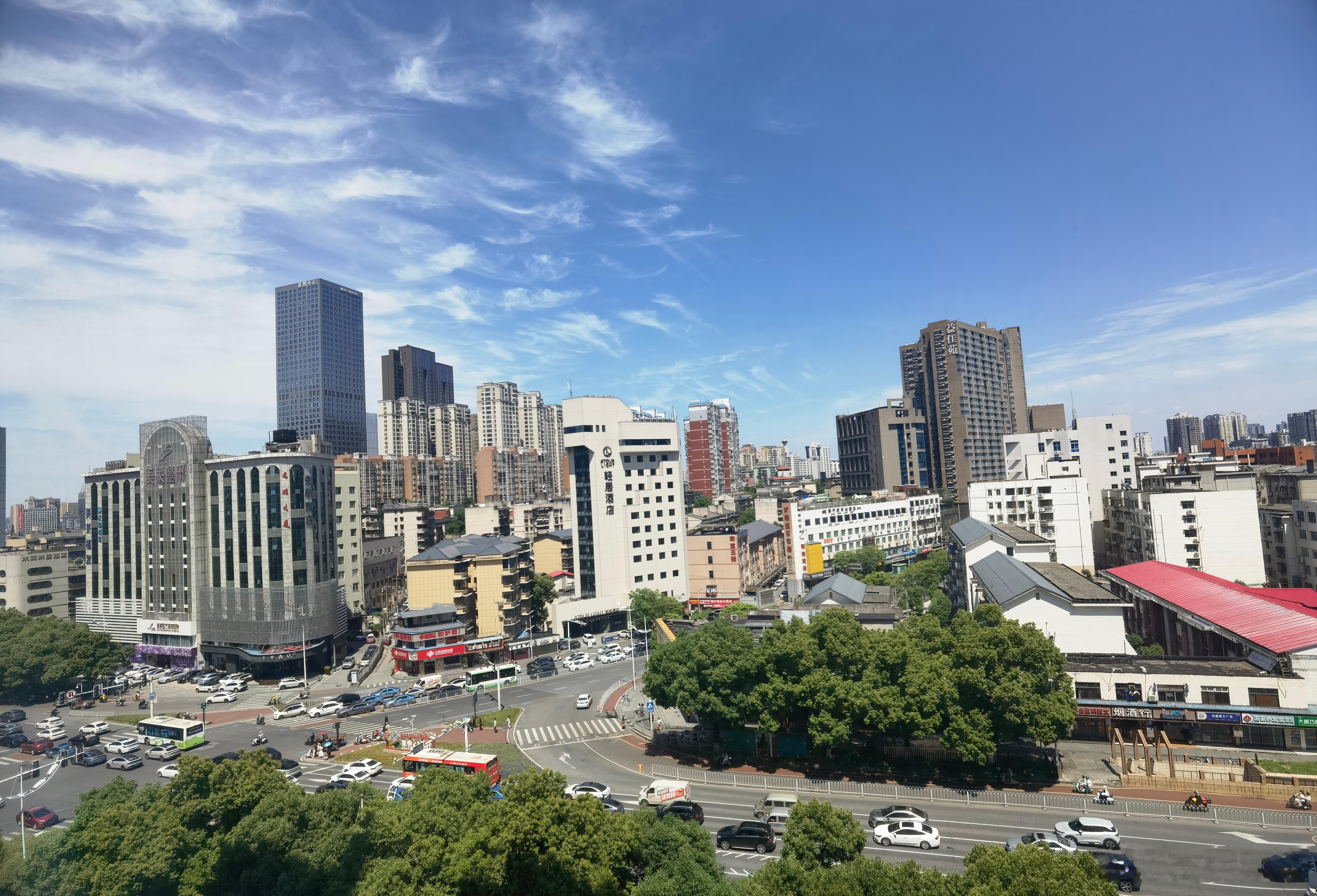 马楚传奇五代十国，是个靠武力定天下的乱世，枭雄四起，霸业匆匆，而马殷与他的马楚政