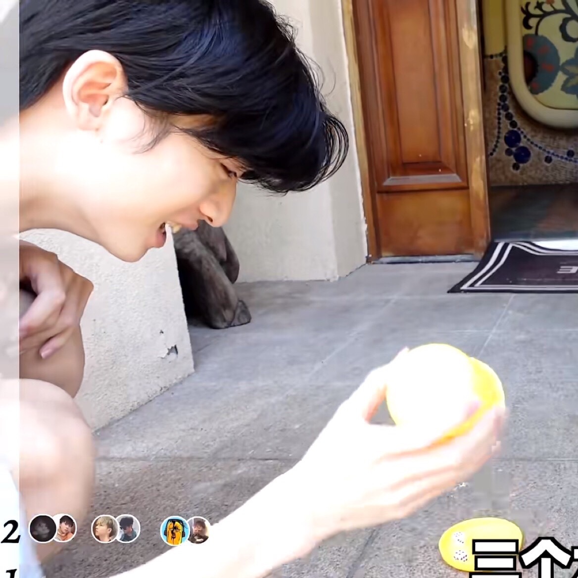 这个发型好可爱 鬓角卷卷淡淡的 