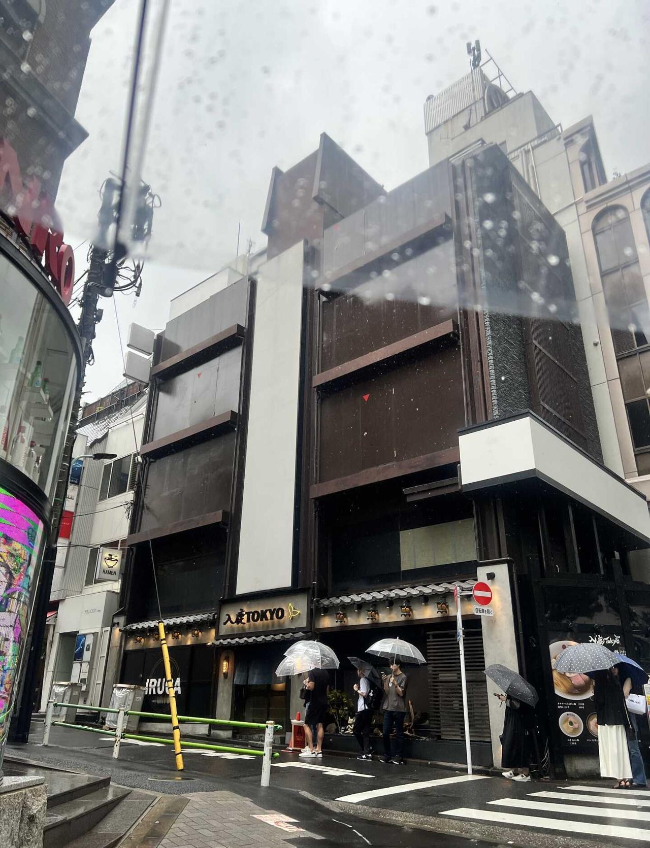 坐标北京 在等雷雨
凌晨3点 通州闪电雷鸣
失眠在等一场雨北京 下雨