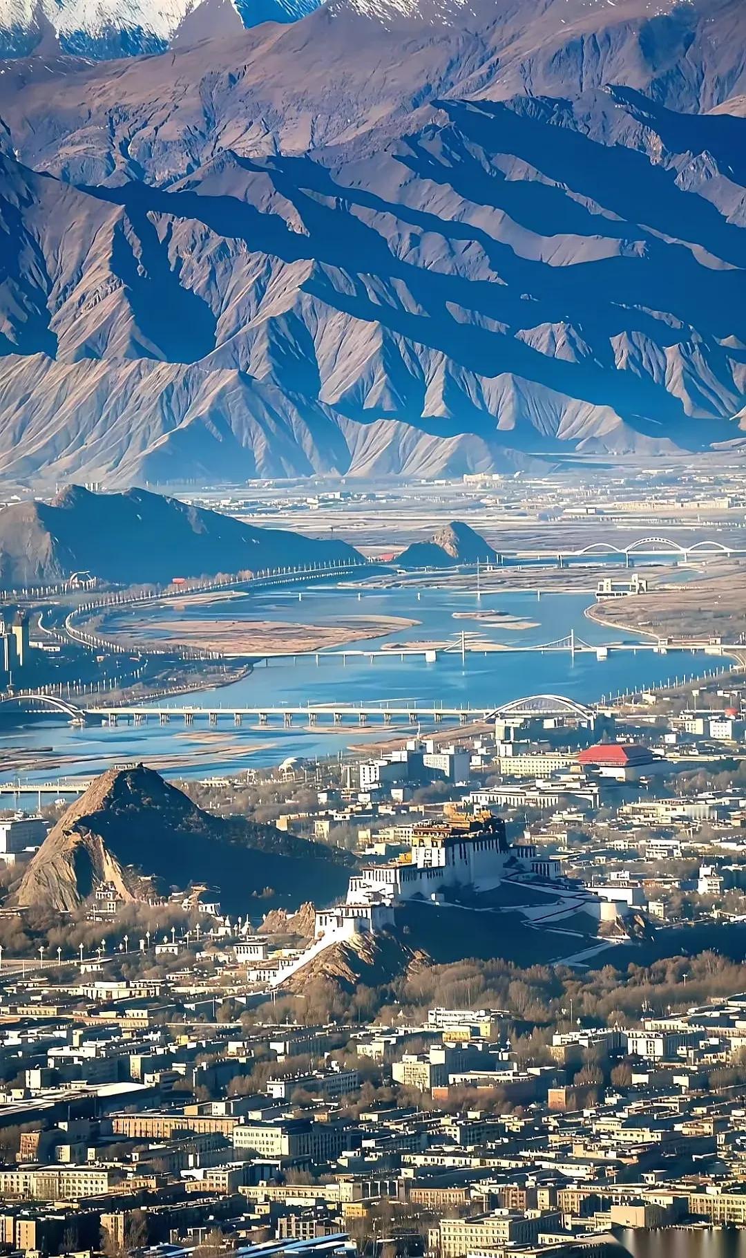 当下就是你最好的状态，
趁着欲望还在，去奋斗。
趁着脚力还在，去远行。
趁着眼力