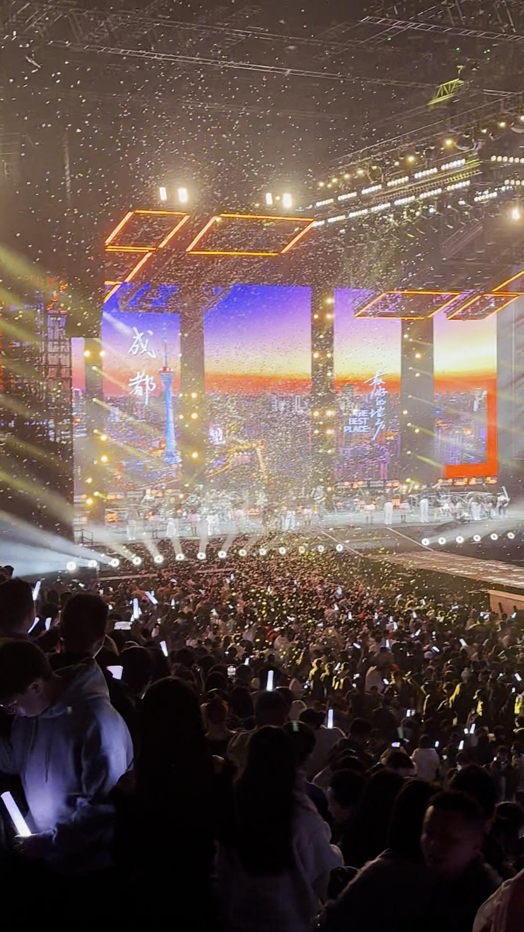 王力宏发文庆祝出道30周年力宏都出道这么多年了么，陪伴了多少人的青春啊，满满回忆