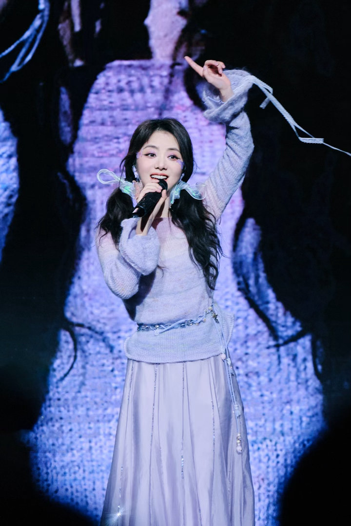 谭松韵💙张靓颖夸谭松韵看到被专业歌手夸她是一个“非常有个人特质的歌手”，还特别