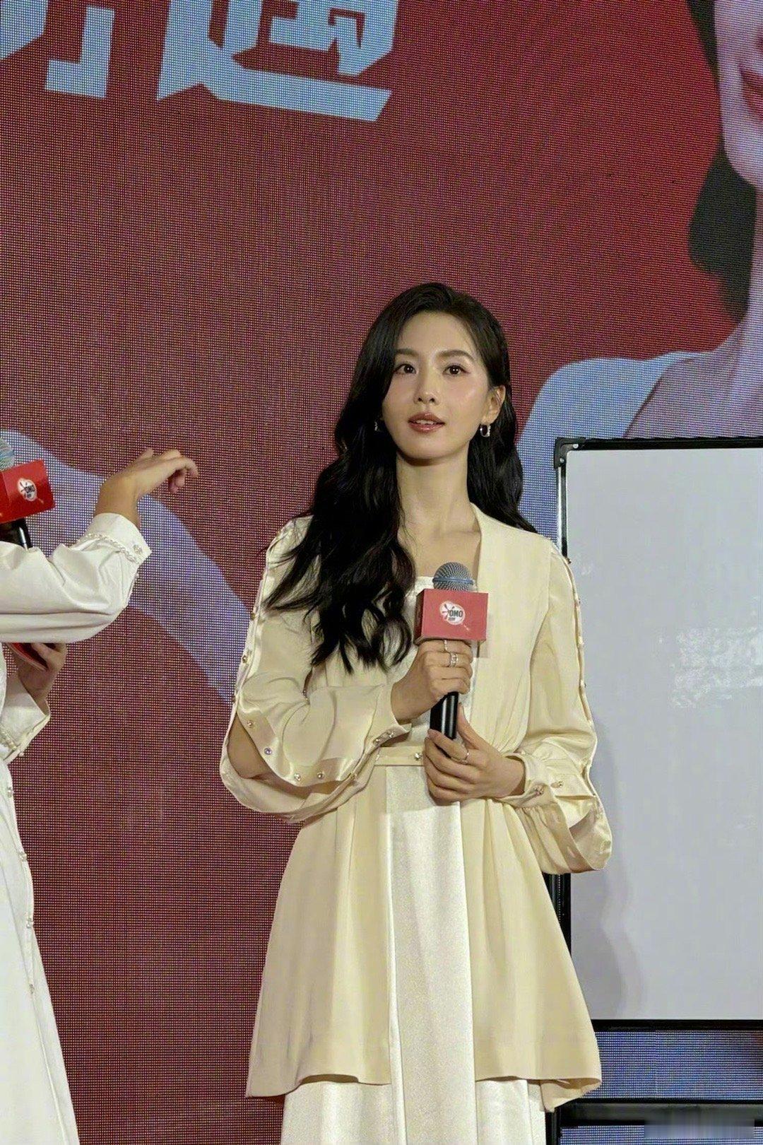 #刘诗诗 北京# 刘诗诗状态真的好好啊，生图也好美～ ​​​