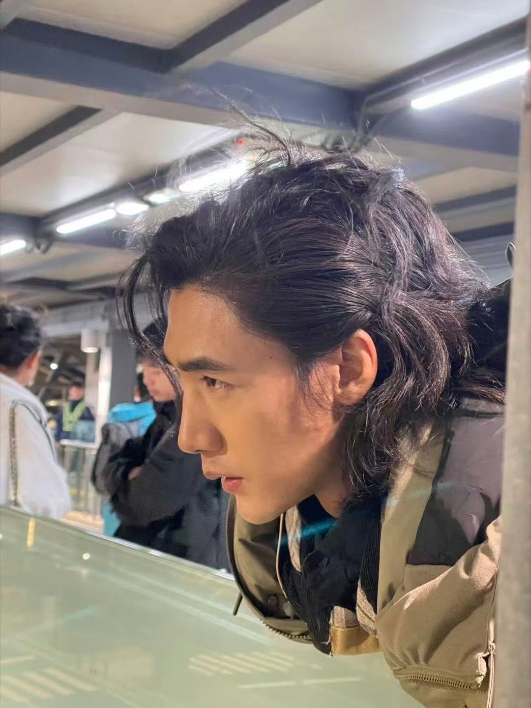 此沙真发量王者 谁看了此沙的发量不眼红啊！说他是“狮子王”本王不过分，浓密到自带