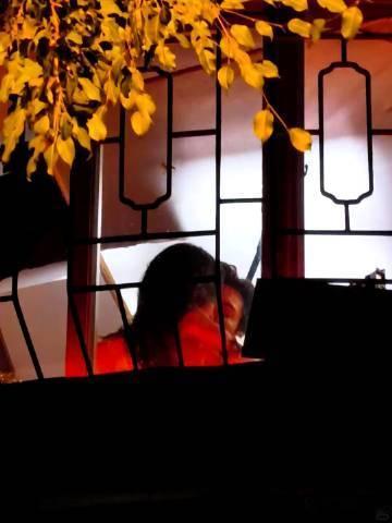 陈伟霆钟楚曦壁咚吻陈伟霆钟楚曦爱情慢慢吻戏好带感强势又不失温柔的壁咚吻，每一个细