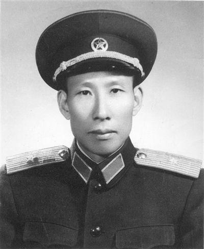 1943年，15个日本兵被八路军堵在窑洞里，他们拒不投降，没曾想八路军指战员曾美