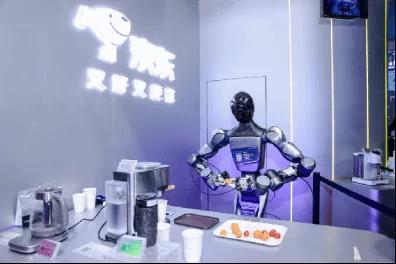 【京东携“机器人机甲联盟”亮相AWE，发布产业加速2.0计划：年内助伙伴冲击百亿