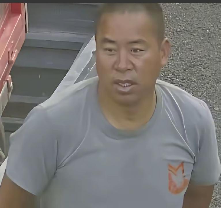 河南平西县夏付钢，51岁，现在摊上大事儿了！身高1米75，长相憨厚老实，身强体壮