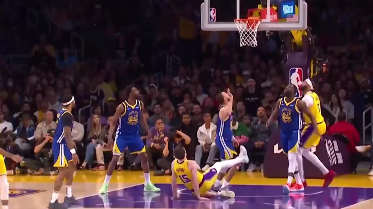 看NBA上咪咕视频，随着NBA新赛季即将开打，里弗斯在休赛期4年1.8亿美元的续