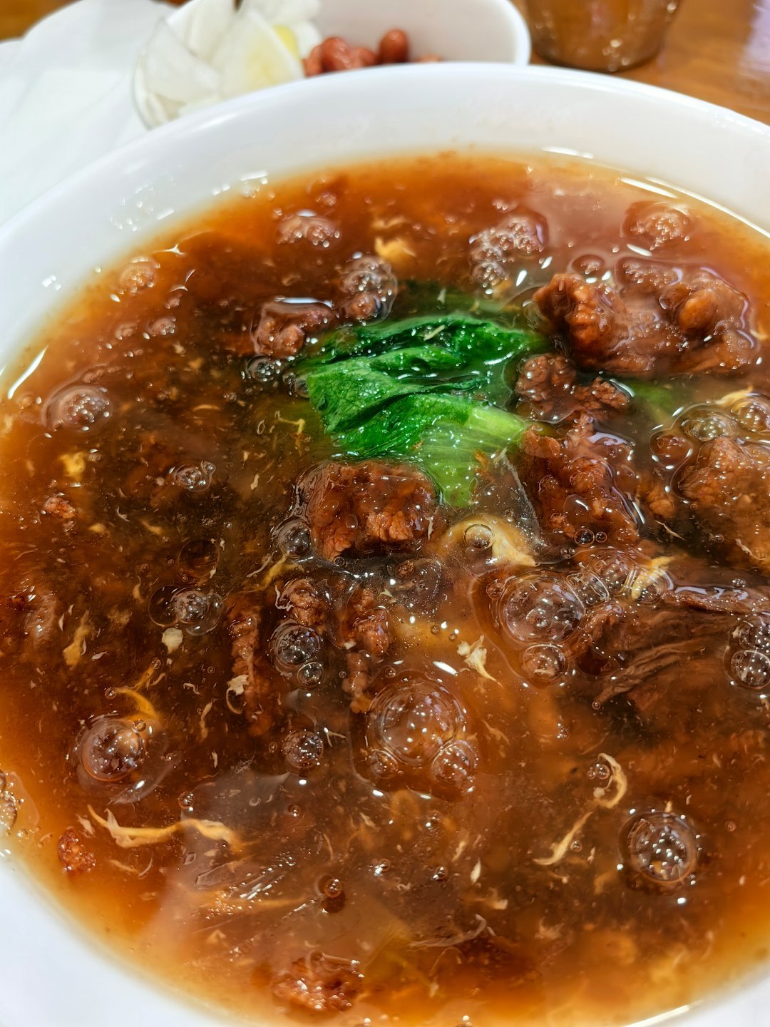 *在路上*牛肉兜汤面，客家特色小吃，炖的牛肉+黏糊糊的汤，好满足的一大碗...昨